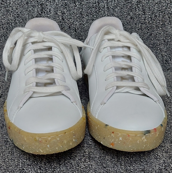 Stylish White Women's Sneakers with Speckled Sole - Picture 5 of 7